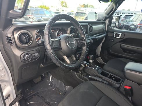 Used 2022 Jeep Gladiator Sport image 21