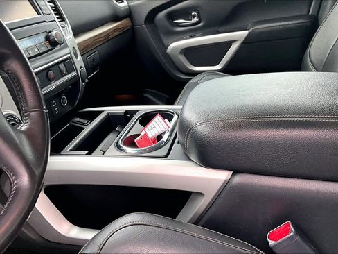 Used 2018 Nissan Titan SL AWD/4WD image 19