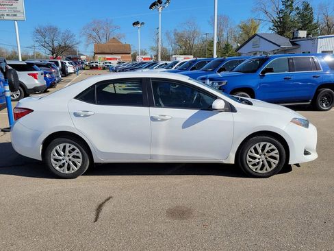 Used 2019 Toyota Corolla LE FWD image 2