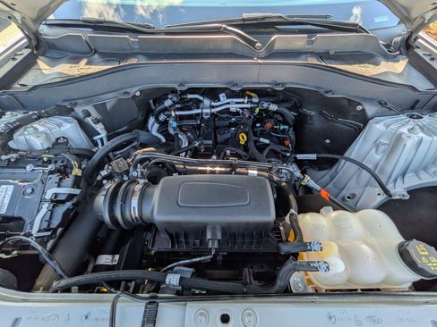 Certified 2022 Ford Explorer XLT w/ Equipment Group 202A image 11