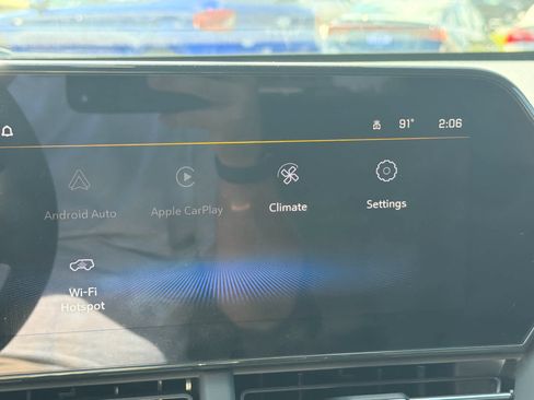 Certified 2024 Chevrolet Trax RS w/ Sunroof Package FWD image 12
