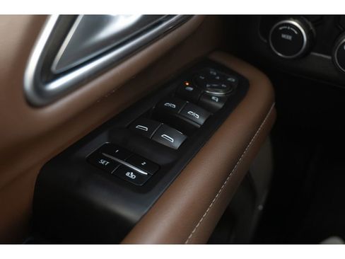 Used 2022 Chevrolet Suburban High Country AWD/4WD image 28