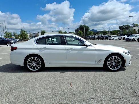 Used 2022 BMW 530i xDrive w/ Premium Package AWD/4WD image 3