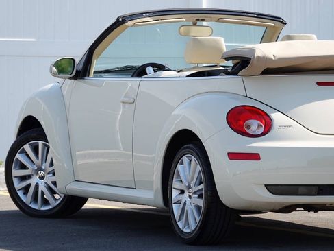 Used 2008 Volkswagen Beetle SE FWD image 24