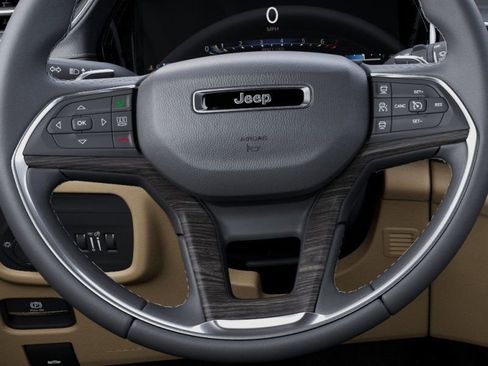 Used 2026 Jeep Grand Cherokee Limited image 19