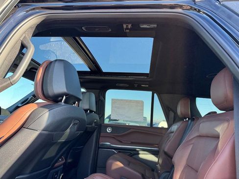 New 2025 Lincoln Navigator L Reserve image 11