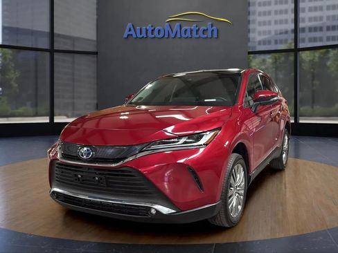 Used 2022 Toyota Venza Limited image 3