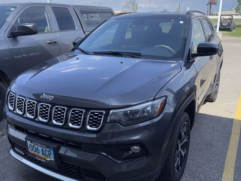 Used 2024 Jeep Compass Limited AWD/4WD image 4