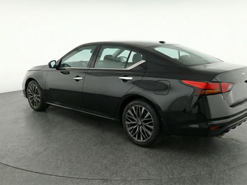 Used 2025 Nissan Altima 2.5 SV FWD image 6