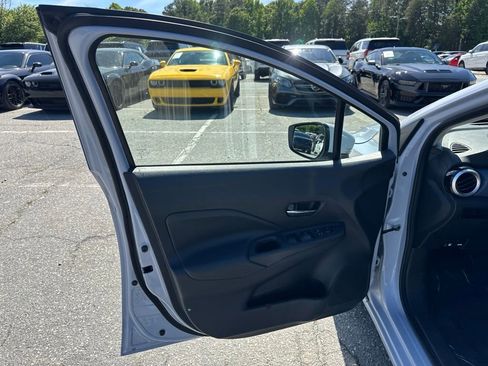 Used 2025 Nissan Versa SV FWD image 17