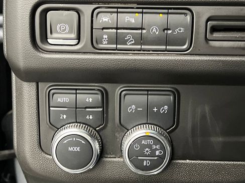 Used 2022 GMC Yukon XL AT4 AWD/4WD image 48