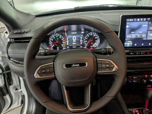 Used 2025 Jeep Compass Latitude w/ Altitude Special Edition AWD/4WD image 16