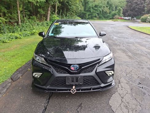 Used 2018 Toyota Camry SE w/ Audio Package FWD image 2