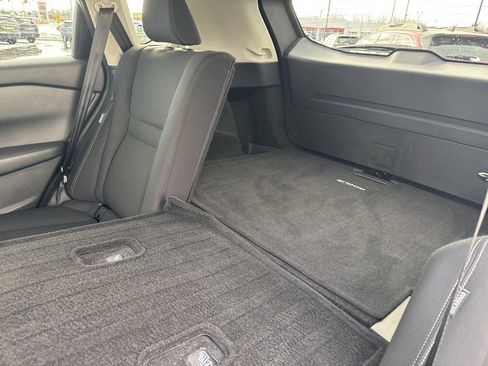 Used 2024 Nissan Rogue S image 27