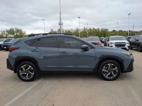 Used 2024 Subaru Crosstrek 2.0i Premium AWD/4WD image 2