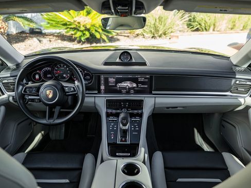 Used 2021 Porsche Panamera image 41