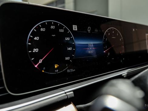 Used 2025 Mercedes-Benz GLS 580 4MATIC image 33