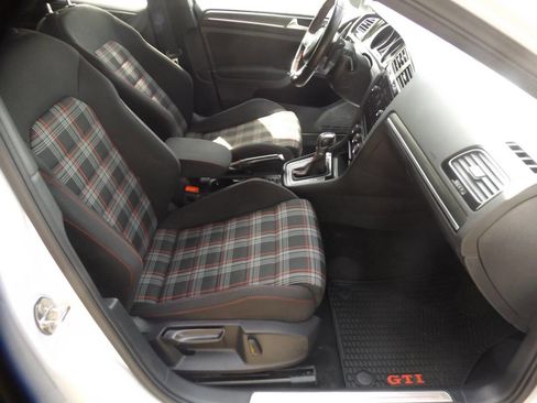 Used 2018 Volkswagen GTI SE FWD image 18