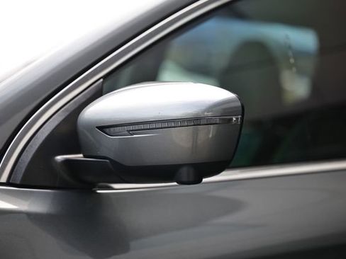 Used 2018 Nissan Rogue Sport SL w/ SL Premium Package image 9