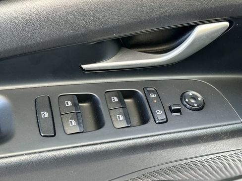 Used 2025 Hyundai Elantra Hybrid FWD image 14