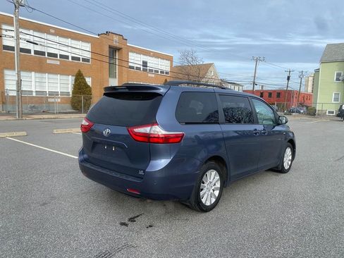 Used 2016 Toyota Sienna LE image 5
