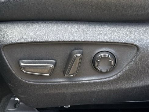 Used 2024 Toyota Highlander XLE image 29