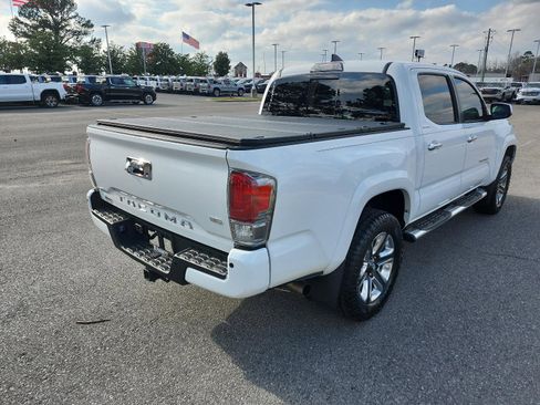 Used 2019 Toyota Tacoma Limited image 3