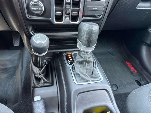 Used 2020 Jeep Wrangler Unlimited Sahara w/ Uconnect 4C Nav & Sound Group AWD/4WD image 28