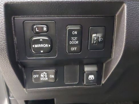 Used 2015 Toyota Tundra SR5 image 23