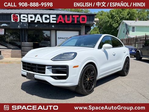 Used 2024 Porsche Cayenne S AWD/4WD image 1