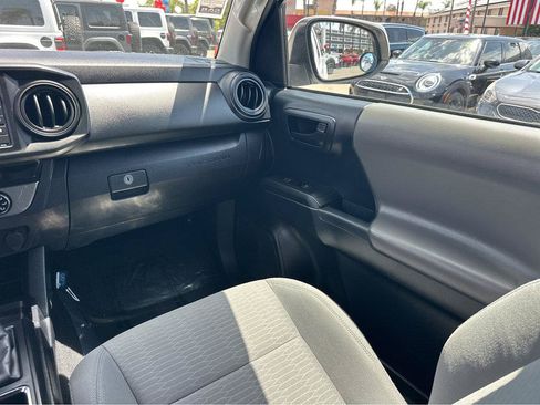 Used 2018 Toyota Tacoma SR RWD image 17