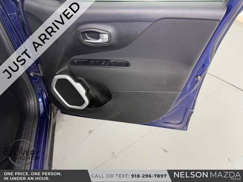 Used 2019 Jeep Renegade Latitude AWD/4WD image 44