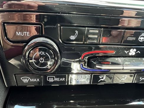 New 2025 Jeep Grand Cherokee Altitude image 38