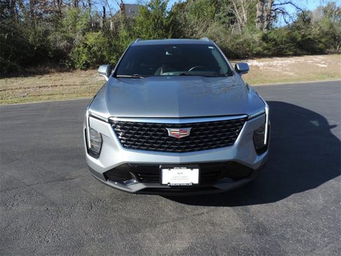 Certified 2025 Cadillac XT4 Premium Luxury image 2