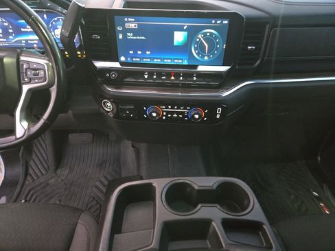 Used 2024 Chevrolet Silverado 2500 LT image 12