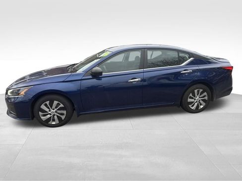 Used 2024 Nissan Altima 2.5 S image 9