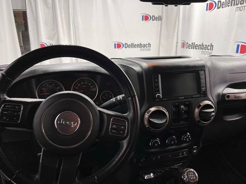 Used 2016 Jeep Wrangler Unlimited Sahara AWD/4WD image 14