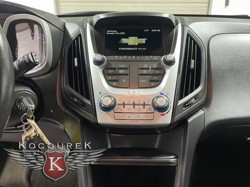 Used 2017 Chevrolet Equinox LT w/ Convenience Package image 16