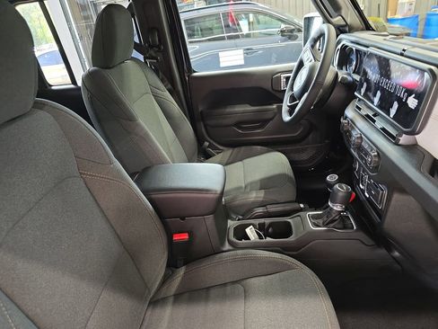New 2026 Jeep Gladiator Sport AWD/4WD image 10