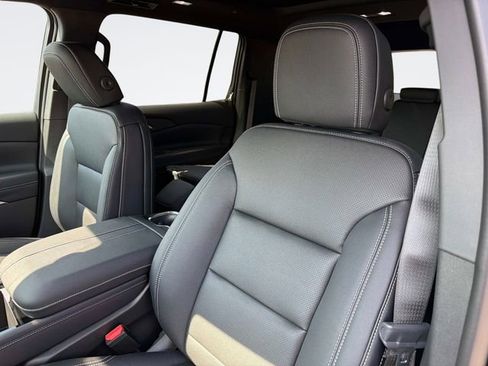 New 2026 Chevrolet Traverse LT w/ Enhanced Driving Package FWD image 24