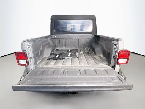 Used 2021 Jeep Gladiator Rubicon w/ Cold Weather Group AWD/4WD image 35