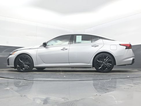 Used 2024 Nissan Altima 2.5 SR FWD image 25