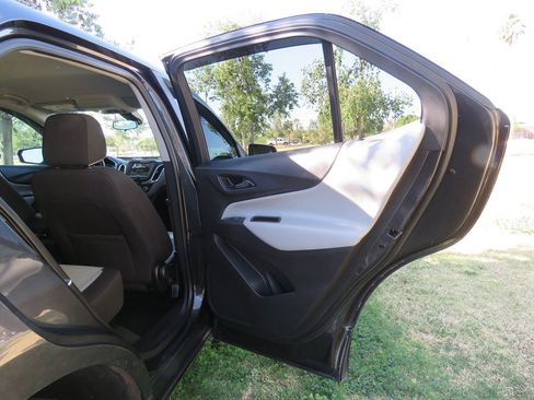 Used 2022 Chevrolet Equinox LS w/ LS Convenience Package image 13