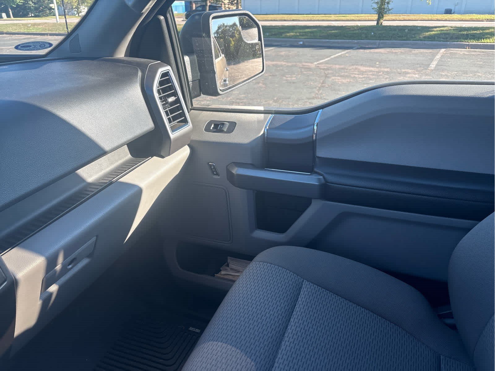 Used 2018 Ford F150 XLT w/ Equipment Group 302A Luxury AWD/4WD image 17