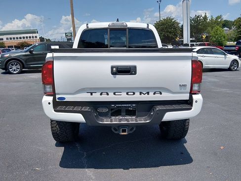 Used 2016 Toyota Tacoma TRD Sport w/ Premium & Technology Package AWD/4WD image 5