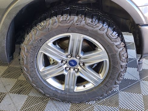 Used 2018 Ford F150 Lariat w/ Equipment Group 502A Luxury AWD/4WD image 9