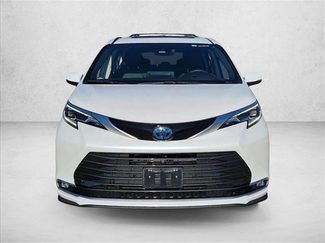 Used 2024 Toyota Sienna Platinum video 2