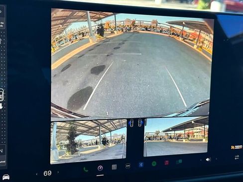 Used 2022 Tesla Model X image 25