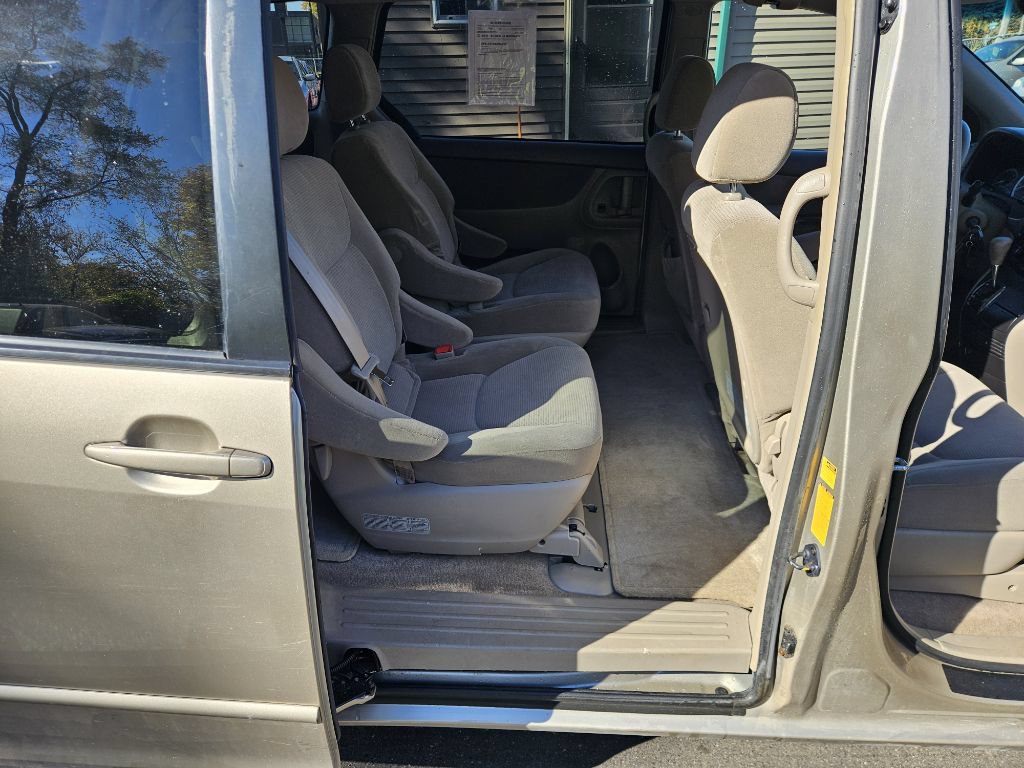 Used 2005 Toyota Sienna CE FWD image 18