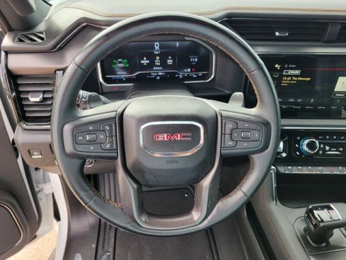 Used 2024 GMC Sierra 1500 AT4 w/ Technology Package AWD/4WD image 12